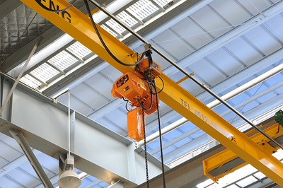 橋式起重機 工業(yè)物流的核心設(shè)備